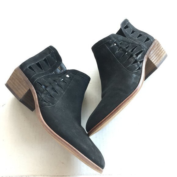 VINCE CAMUTO Peera Cutout Bootie Ankle Boots Back zip closure Womens Size‎ 9M - Picture 9 of 11